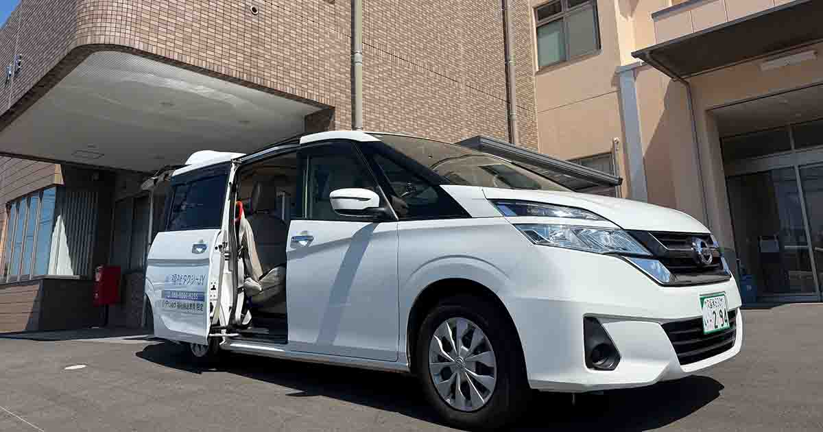 うきは市の原鶴病院入口と福祉タクシーJY車両