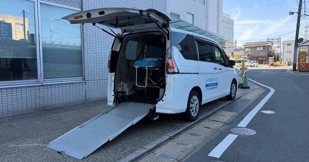 聖マリア病院タワー棟と福祉タクシーJY